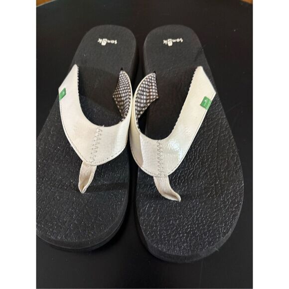 Sanuk White Leather Flip Flops - Picture 1 of 4